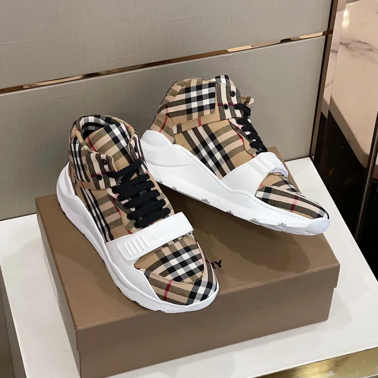 Burberry Shoe 